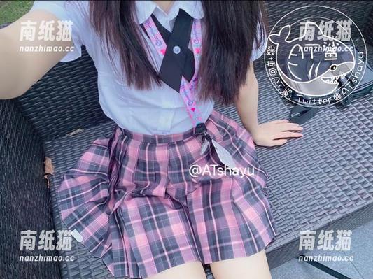 AT鲨 探索AT鲨的短裙时尚之旅:最新原图及图集全在这里!.txt
