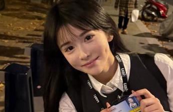 DKGirl御女郎 – 可爱红艳制服风图集：一场视觉盛宴的独特合集！.txt