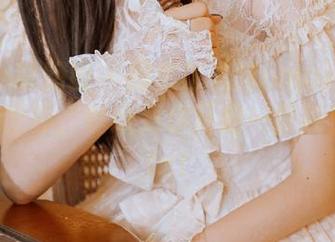 Feilin嗲囡囡 – 探索芷儿Momoko的棉袜写真世界，壁纸为你开启一段视觉旅程.txt
