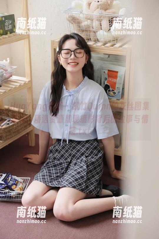 HuaYang花漾-凯竹Quinn HuaYang花漾 - 凯竹Quinn的灰丝图集揭秘:精选资源展现摄影背后的故事与情感.txt