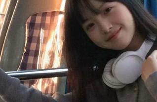 IMZSOCK爱美足 – 安妮学姐的原图和套图，照亮了我无聊的一天，太赞了！.txt