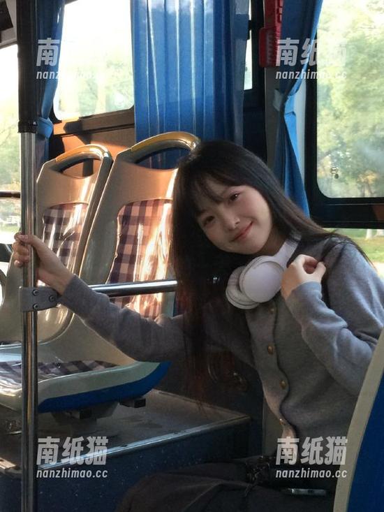 IMZSOCK爱美足-安妮 IMZSOCK爱美足 - 安妮学姐的原图和套图,照亮了我无聊的一天,太赞了!.txt
