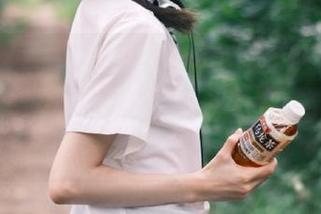 IMiss爱蜜社 – 小丽莎萌萌哒红裙美图精选，见证她的成长与变化，记录下独特风采.txt