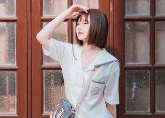 IMiss爱蜜社 – 梦心玥女王私密写真合集：探索她的优雅与个性，感受独特氛围.txt