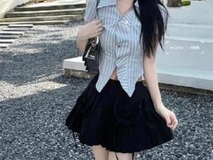 细腻与美丽交织：K酱小红帽与红苹果的写真集，欢迎免费下载探索更多.txt