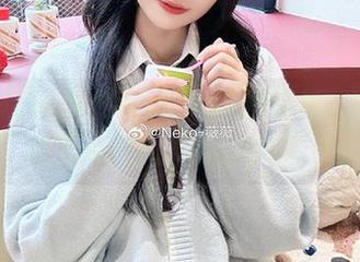 最新Neko薇薇靡烟旗袍原图赏析，旗袍与美景交映下的独特风情.txt