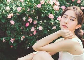 RUISG瑞丝馆 – 欣赏Breeze奕女孩的璀璨与优雅，超美写真合集不容错过.txt