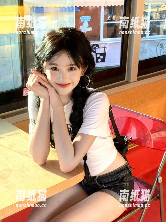 Rioko凉凉子 在Rioko凉凉子的圣诞礼物图集中,邂逅无法忘怀的写真瞬间.txt