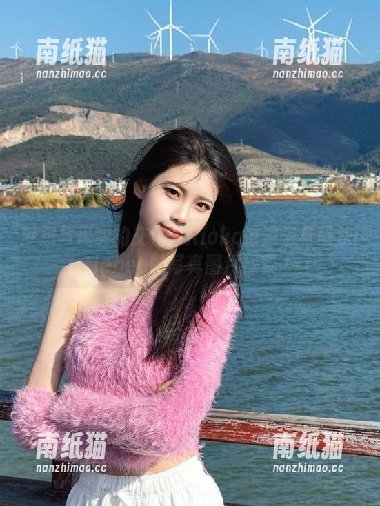Rioko凉凉子 梦想与现实的交汇:Rioko凉凉子与蒂法littlebee的写真图片探索.txt
