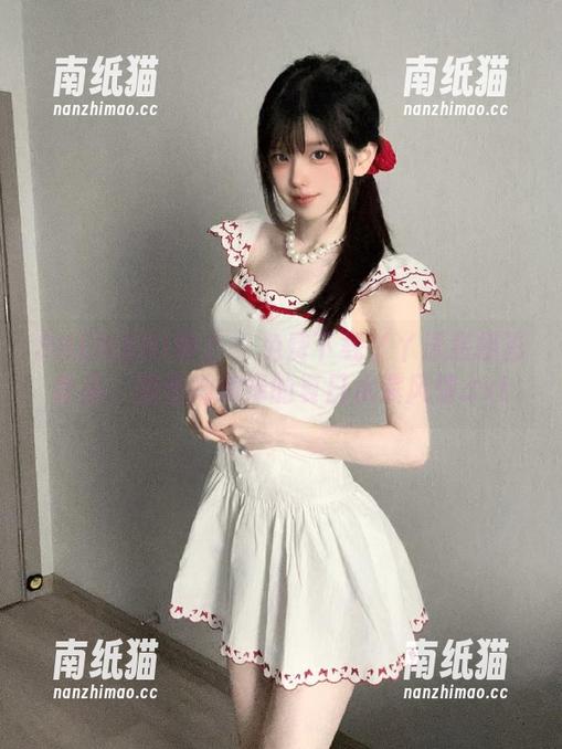 SHENSHI绅士-丫丫 SHENSHI绅士 - 免费下载丫丫泳装摄影作品,感受她演绎的夏日水滨风情.txt