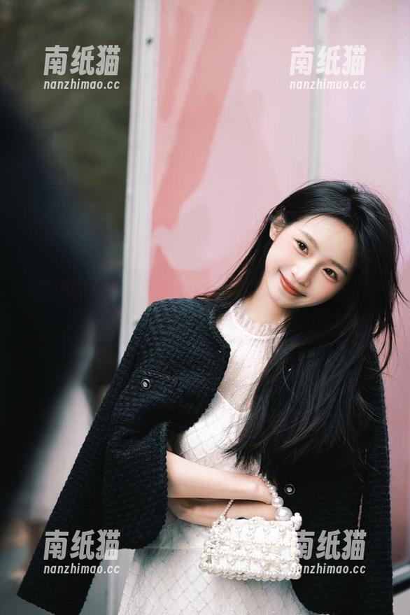 SLADY猎女神-赵欢颜 SLADY猎女神 - 赵欢颜婚纱精选作品集:揭秘美丽背后的资源故事.txt