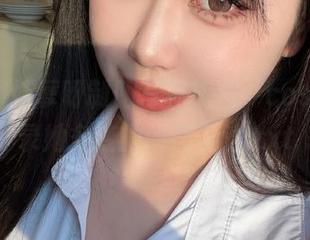 Tina很妖孽呀制服写真旅程，cos原图记录她多变的时尚表达.txt