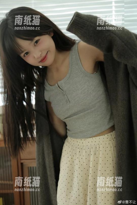 TouTiao头条女神-刘瑾希 TouTiao头条女神 - 刘瑾希网袜写真集原图,展现不一样的性感与自信!.txt