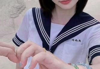 UGirls尤果网 – 探索杨晨晨的灰丝图包，观看她如何将可爱与优雅完美融合在一起！.txt