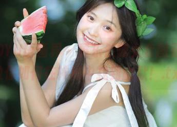 XIAOYU语画界 – 黄乐然修女套图更新，教你如何在神秘中找到幽默！.txt