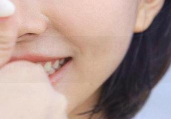 Xiuren秀人网 – e宝小野猫旗袍高清套图：沉醉于色彩与设计交融的瞬间.txt