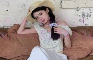 Xiuren秀人网 – 领略节日之美：在线观看lingyu69圣诞高清写真合集.txt