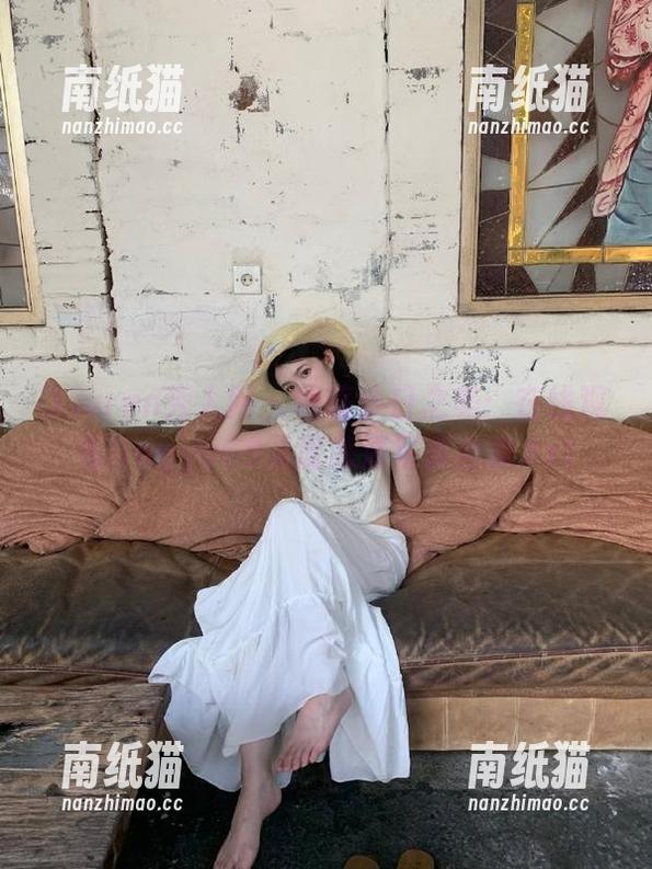 Xiuren秀人网-lingyu69 Xiuren秀人网 - 领略节日之美:在线观看lingyu69圣诞高清写真合集.txt