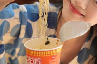 Xiuren秀人网 – 夏雪爱美脚写真图包：精选优雅瞬间，完美呈现独特魅力合集.txt