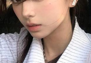 Xiuren秀人网 – 最新原图曝光！奶茶味的包子的丝袜写真带你进入时尚新世界.txt
