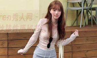 Xiuren秀人网 – 热门写真更新！小尤奈的黑丝袜性感秘书套图，让你一饱眼福！.txt