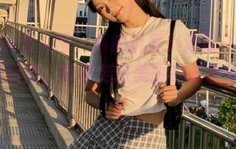 Xiuren秀人网 – 高解析度小海臀Rena白裙写真资源，带你走进美丽的视觉世界.txt