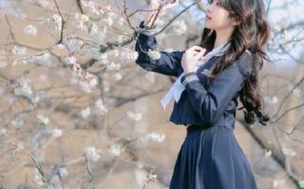 Xiuren秀人网 – 模特悦悦制服私拍原图曝光，完美呈现她的时尚态度与女孩心情.txt