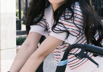 Xiuren秀人网 – 草莓zz学妹最新作品曝光：观看她的写真，感受青春与梦想交织的画面.txt