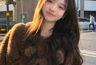 Xiuren秀人网 – 红裙下的梦：贾诗晗写真壁纸，让每一张都充满故事.txt