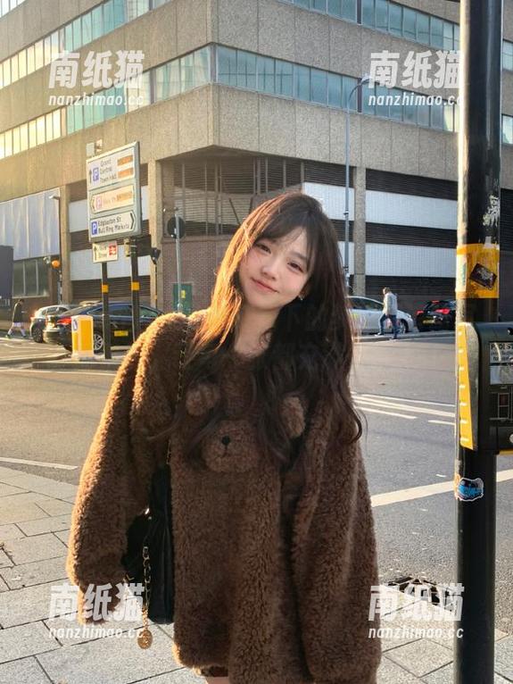 Xiuren秀人网-贾诗晗 Xiuren秀人网 - 红裙下的梦:贾诗晗写真壁纸,让每一张都充满故事.txt