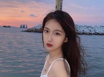 Xiuren秀人网 – 赵小米kitty红裙美图盛宴，统统在这一组精美套图中，尽显她的魅力风采！.txt