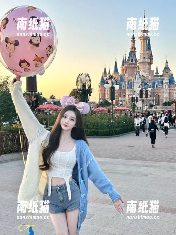 ZinieQ 分享ZinieQ的精彩宝可梦希尔达cos,带你进入梦幻的角色世界!.txt