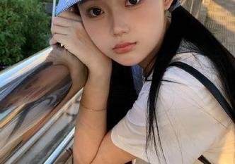 “ZinieQ水手服”作品赏析，无圣光美图挖掘她的青春气息与自信风采.txt