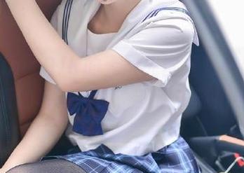 走进ZinieQJK的无圣光世界：一组超级可爱的写真图集，等你解锁！.txt