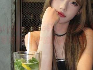 beautyleg – Queena镂空精选图包，探索她在摄影中的灵动与细腻.txt