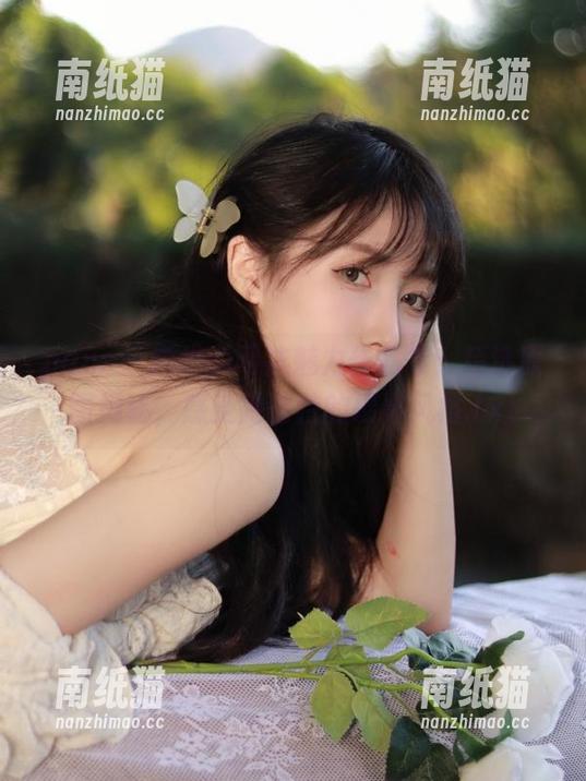 pans-樱桃 pans - 樱桃的网袜魅力作品集:精选原图揭秘,感受她独特的摄影风格.txt