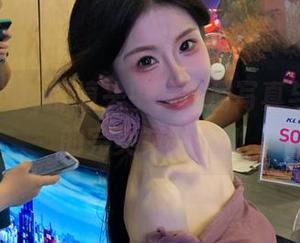 在puypuy的镜头中，私房写真与职业装的完美交融.txt