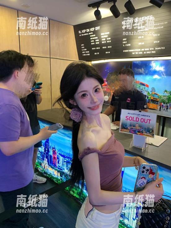 puypuy 在puypuy的镜头中,私房写真与职业装的完美交融.txt