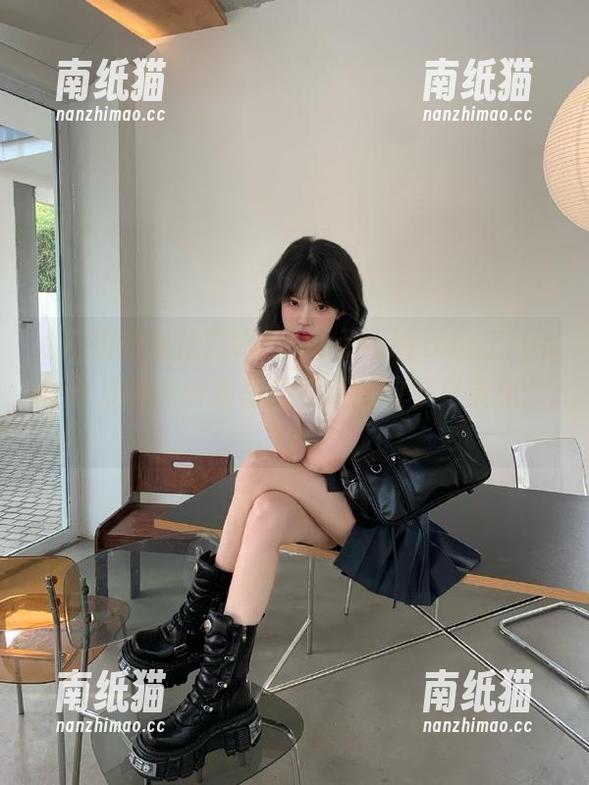 けん研 けん研的私拍艺术:MonochromeZipper合集带你领略黑白背后的故事与灵感。.txt