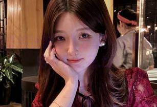 一小央泽的泳装写真分享：在镜头下绽放的青春之花.txt