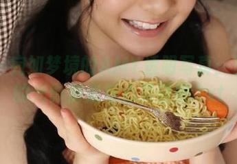 丽柜 – 宛如梦境的AMY透明写真：壁纸中的光影游走与心灵碰撞.txt