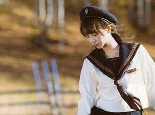 丽柜 – 观看Amily的白裙写真，带你走进她的独特生活与心灵世界！.txt