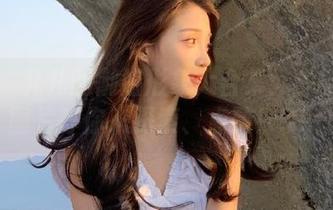 丽柜 – 允儿的御姐形象大合集：多款精彩图片等你来探索、点赞！.txt