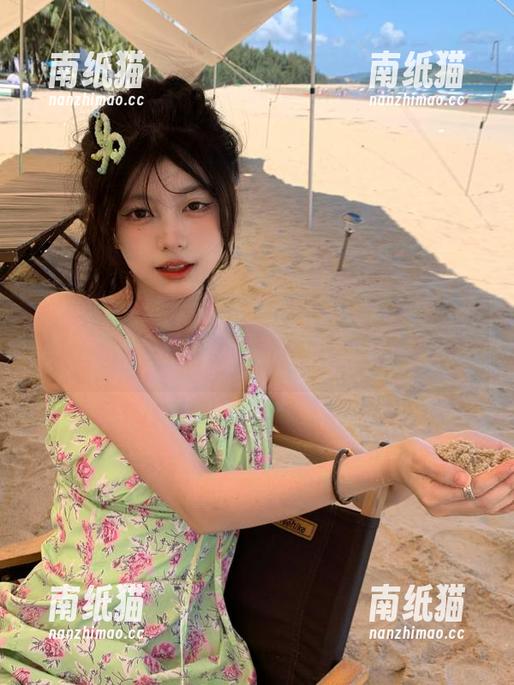 丽柜-小戈 丽柜 - 甜美小戈的连体衣图集,分享满满的时尚灵感与心动瞬间!.txt