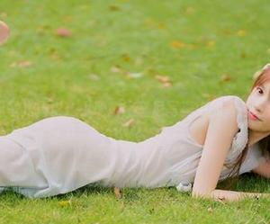 丽柜 – 无圣光摄影：小璐璐比基尼写真中的青春与活力.txt