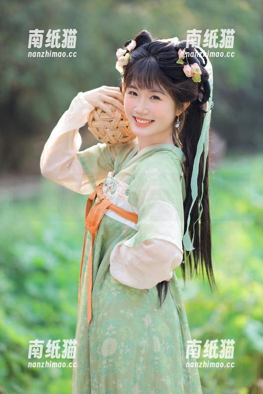 丽柜-左左 丽柜 - 定制你的心灵之窗:左左可爱图集中的每一张照片都充满温情.txt