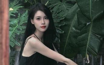 丽柜 – 免费领取潘潘肉丝图册，发现她独特的创意摄影风格.txt