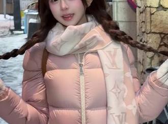 丽柜 – 观看琳达的睡衣风格写真，尽情欣赏这些充满魅力的高清图片.txt
