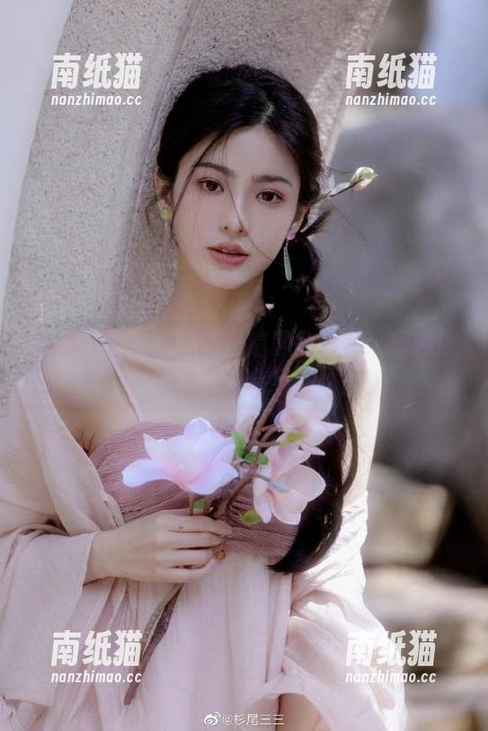 丽柜-钟晴 丽柜 - 让人沉醉的钟晴黑色写真:超高质量原图大合集.txt