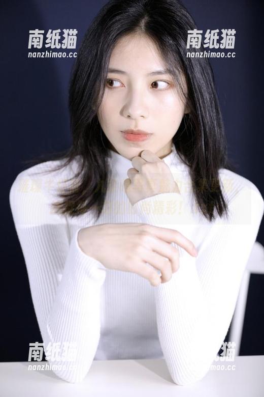 九柒喵 璀璨牛仔裤,九柒喵写真魅力合集更新,捕捉每一刻的时尚精彩!.txt